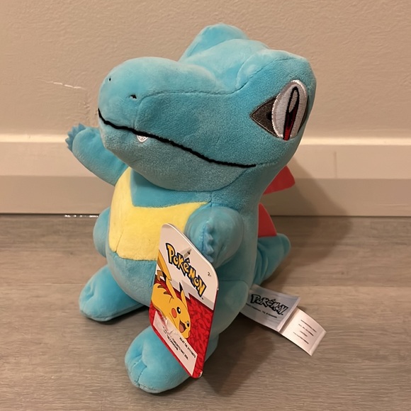 Totodile Pokémon Plush Toy NWT - Picture 2 of 4